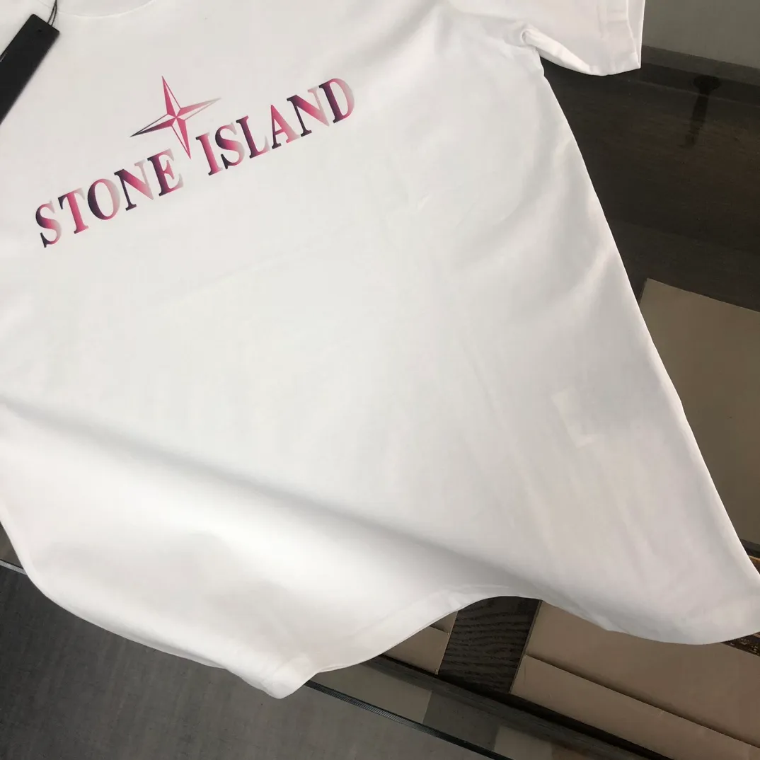 P180 Stone Island 2025 latest T-shirt, couple style ~ original order, fashionable and casual short T-shirt, specially made of customized cotton fabric ~ 100% cotton T-shirt ~ pre-washed to prevent deformation and shrinkage problem, more comfortable and breathable on the body ~ all available from stock ~ unique design style, trendy must-have item, complete with three standards 👍 Color: black/white/dark gray Size: S M L XL (larger version Please state your height and weight when placing an order)